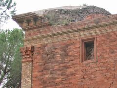 Tumba en la Via Apia (Roma) construida en ladrillo con aparejo "opus latericium"