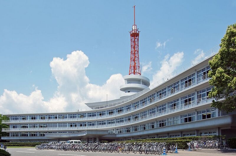 Archivo:Tokai University Shonan Building 1.jpg