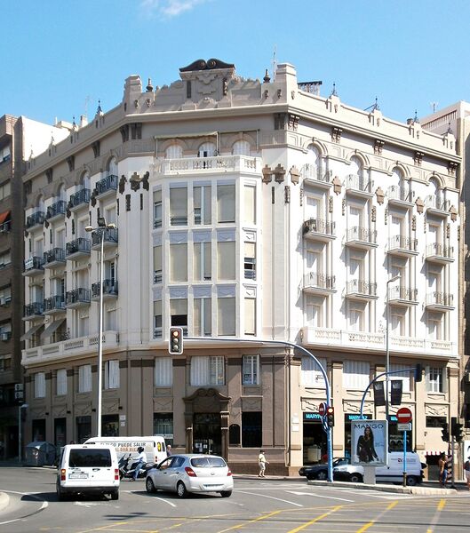Archivo:Edificio Reyes de Anta-Barrio, Alicante, España.jpeg