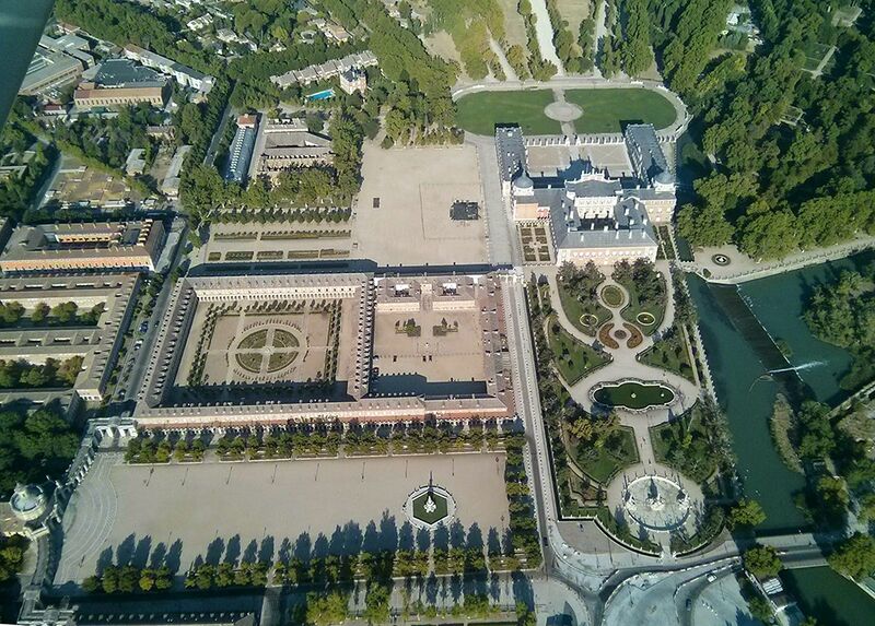 Archivo:Vista aerea del Palacio de Aranjuez.jpg
