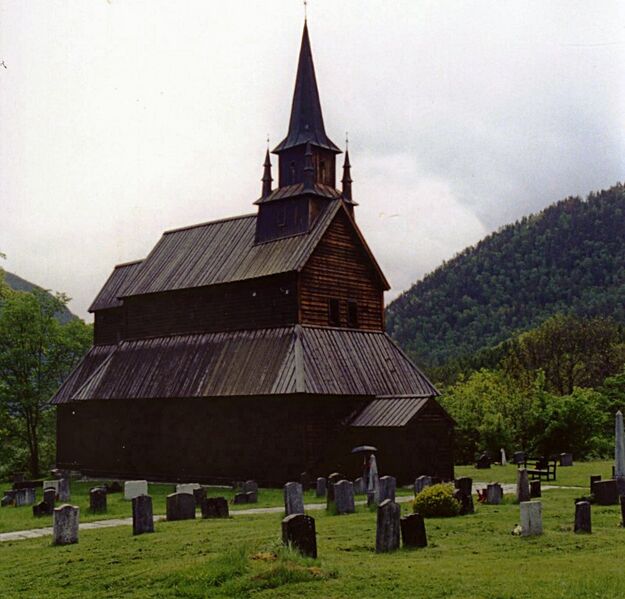 Archivo:Kaupanger stave church.jpg